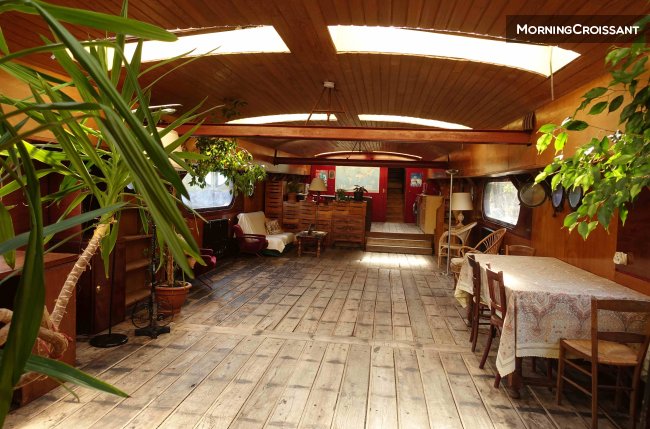 A romantic barge in Paris