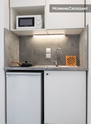 Furnished studio in residence