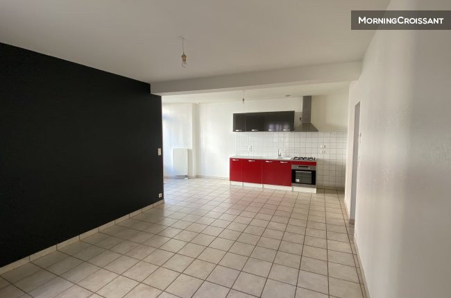 Empty flat with 2 bedrooms