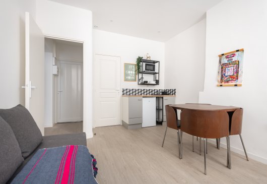 Newly 2-room apartment Cours Julien