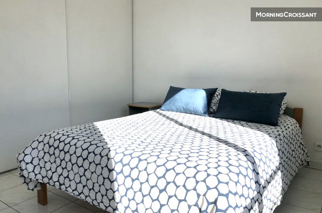 Large 1 bedroom flat