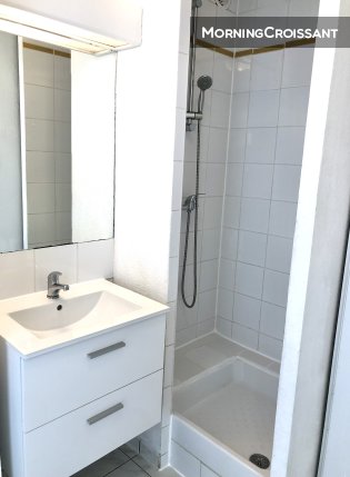 Large 1 bedroom flat