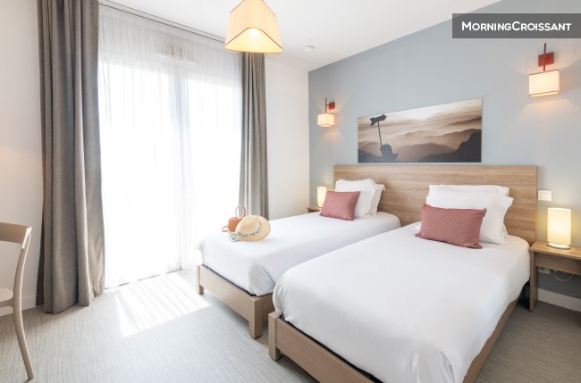 Twin beds studio Cannes