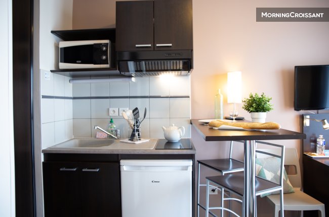 1BR apt in wooded park