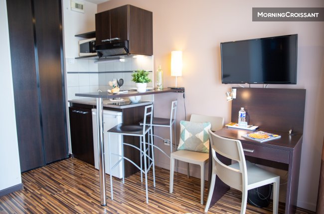 1BR apt in wooded park