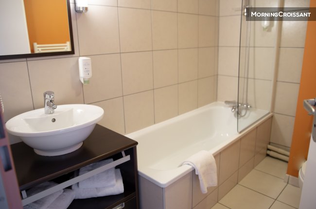 1BR apt in wooded park