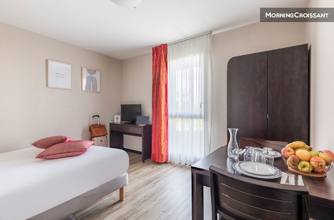 Beautiful studio with hotel service