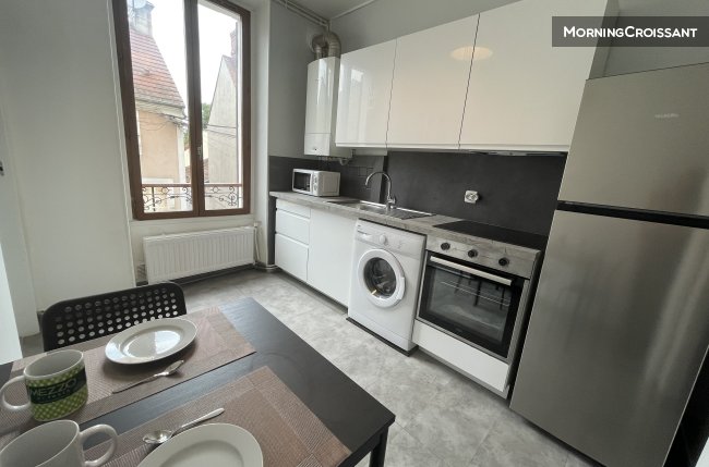 Renovated 2-room apartment in town