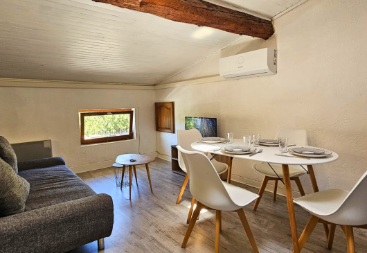 2-bedroom flat with air-con