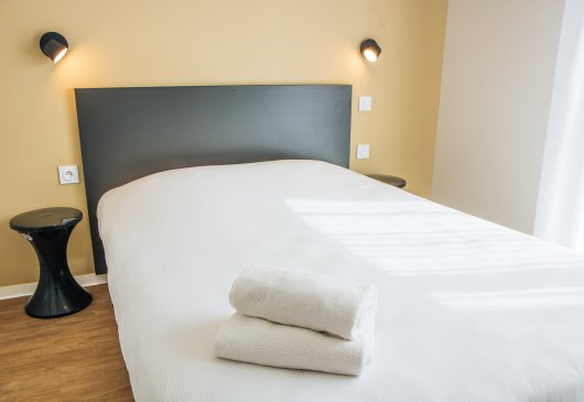 Studio double bed balcony-Promo