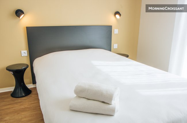 Studio double bed balcony-Promo