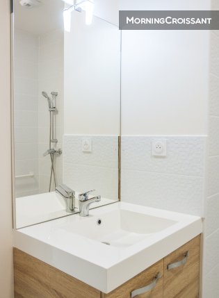 Spacious studio balcony - Promo