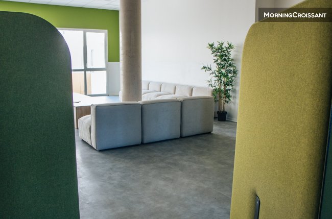 Spacious studio balcony - Promo