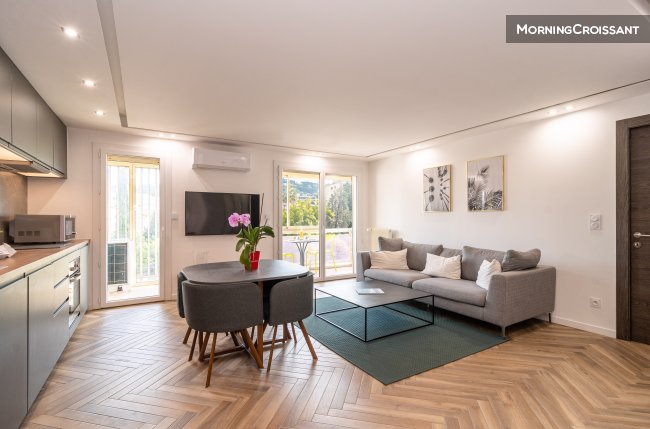 2BR heart of village loggia green