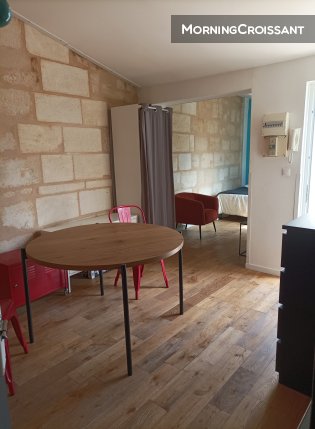 bright cosy T1 in stone centre