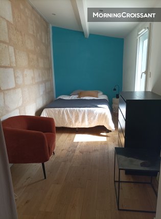 bright cosy T1 in stone centre
