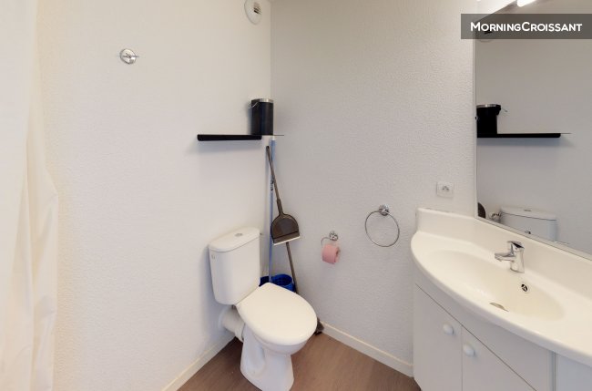 T1 in an ideally located residence