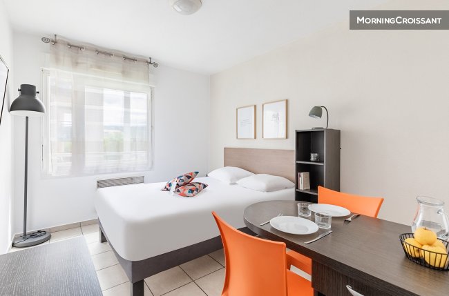Beautiful studio with hotel service