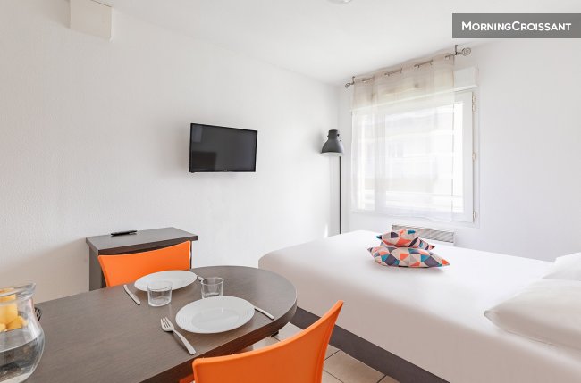 Beautiful studio with hotel service