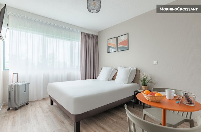 Beautiful studio with hotel service