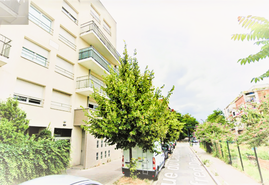 Large and Pleasant 2 Room Parking