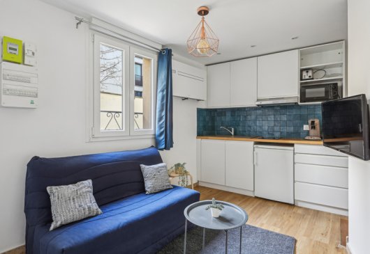 1br flat with a private terrace