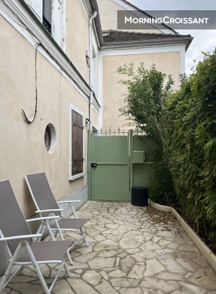 Quiet flat with terrace