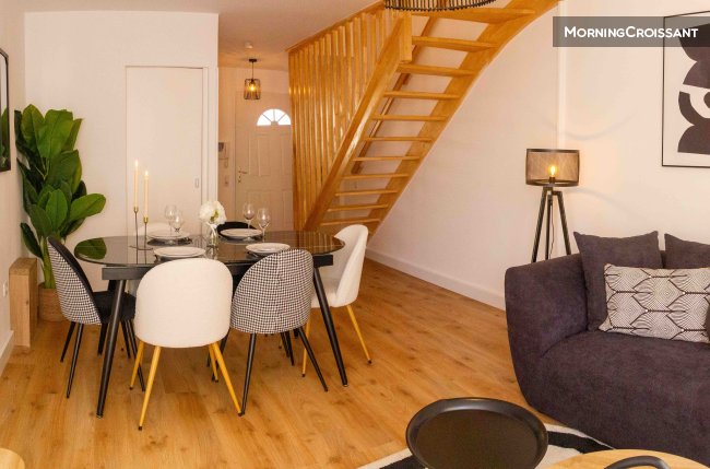 Cosy triplex, courtyard & terrace