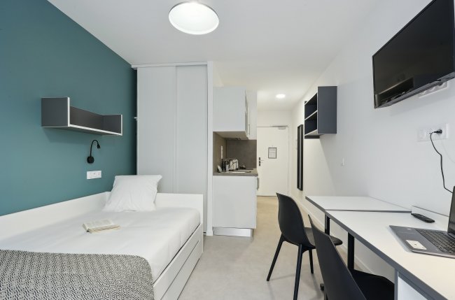 Studio single bed in residence
