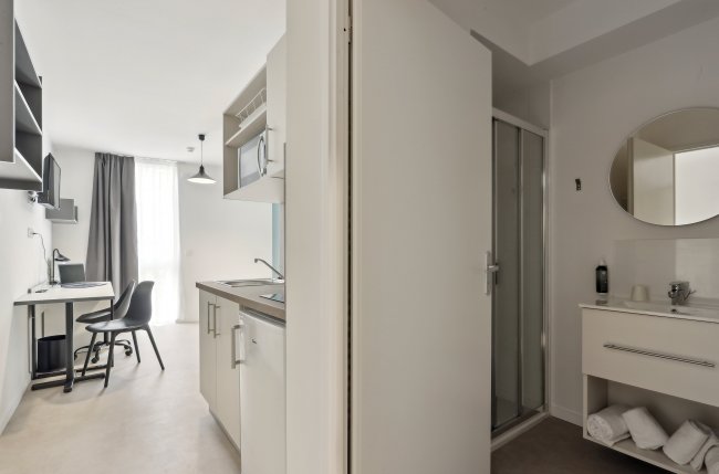 Studio single bed in residence