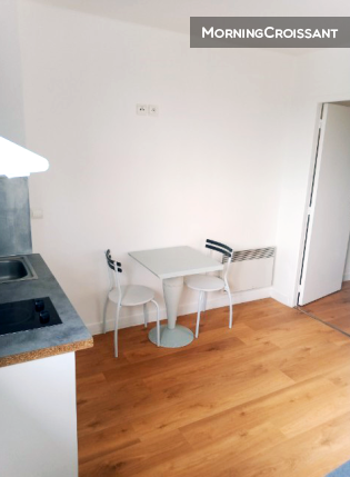 Furnished studio in residence