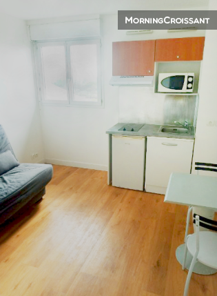 Furnished studio in residence