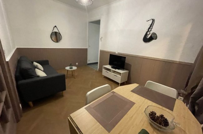 Renovated 2-room apartment in town