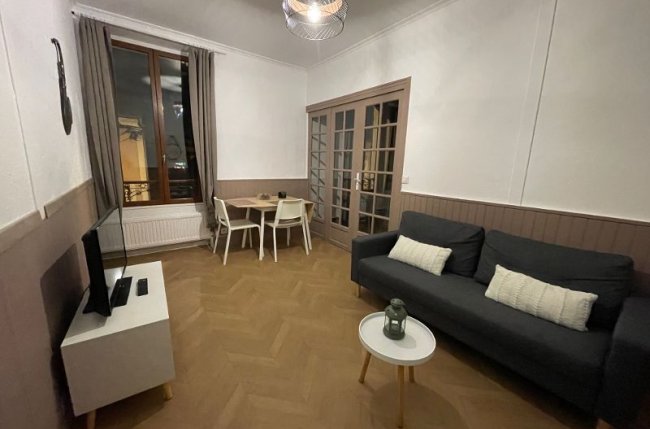 Renovated 2-room apartment in town