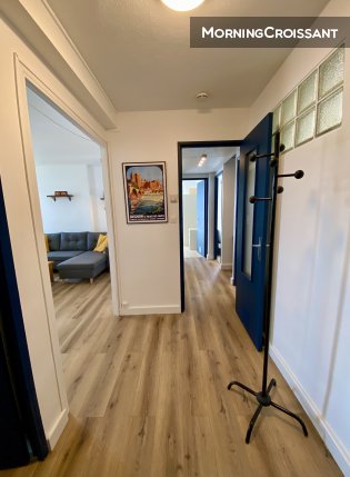 T4 close to town centre balcony, AC