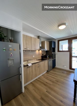 T4 close to town centre balcony, AC