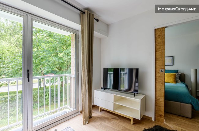 1-bedroom apt + private car park