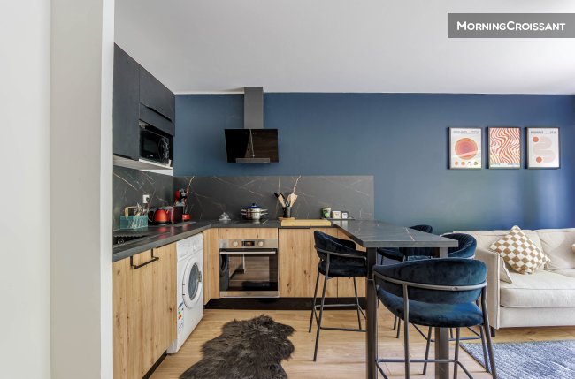 1-bedroom apt + private car park