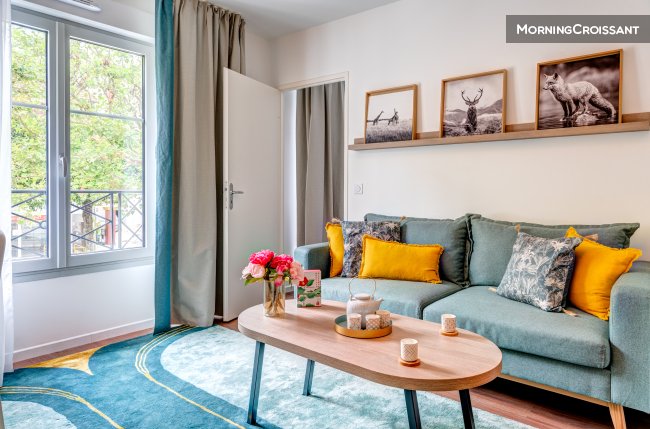 Fully-equipped flat in residence