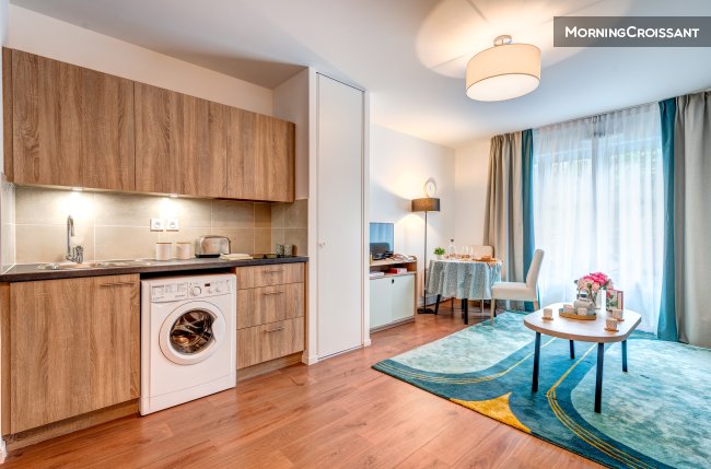 Fully-equipped flat in residence