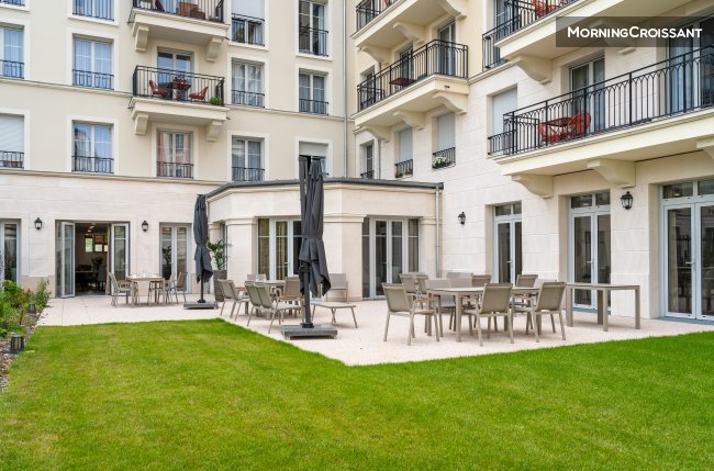 Fully-equipped flat in residence