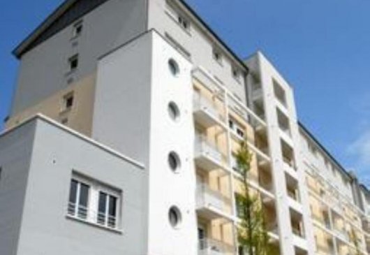 Furnished studio in residence