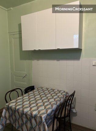 Chatou turquoise bedroom w bathroom