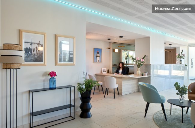Furnished studio in residence