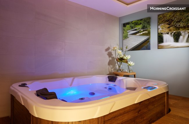Furnished flat in residence