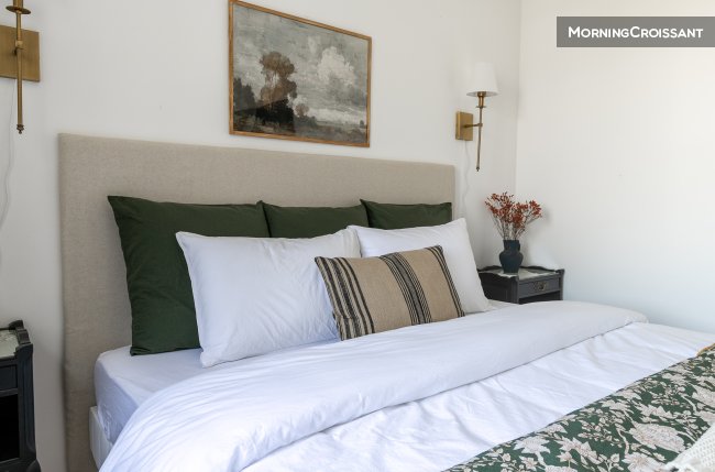 2 bedrooms, big bed free parking