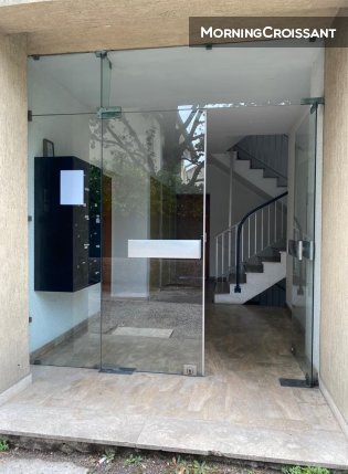 2 bedrooms, big bed free parking