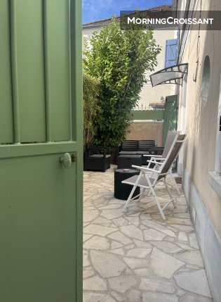 Quiet flat with terrace