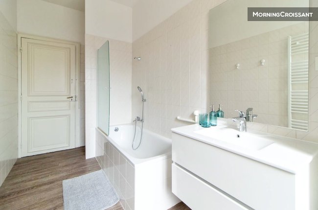 Room with private bathroom - ST91