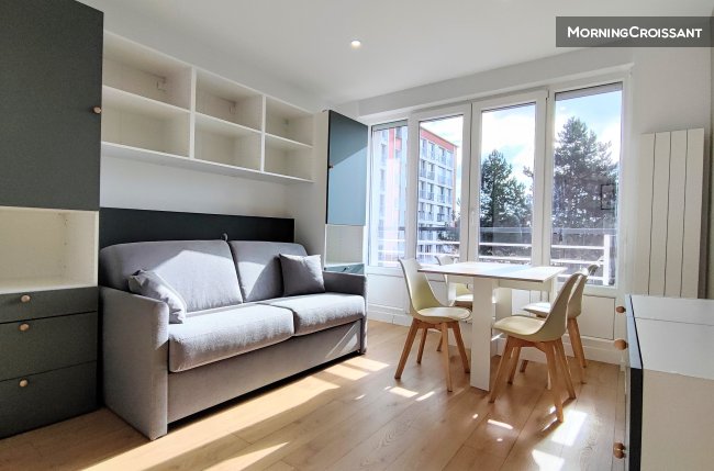 Cosy flat with private parking
